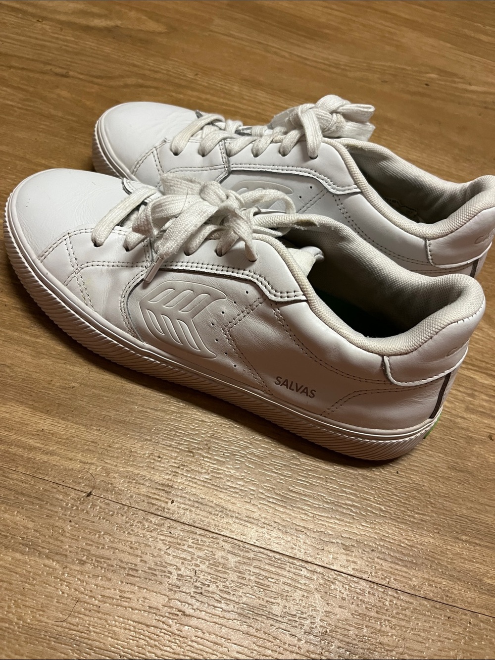 Cariuma White Leather Salvas Sneakers . Size 8 .5 womens and 7 mens